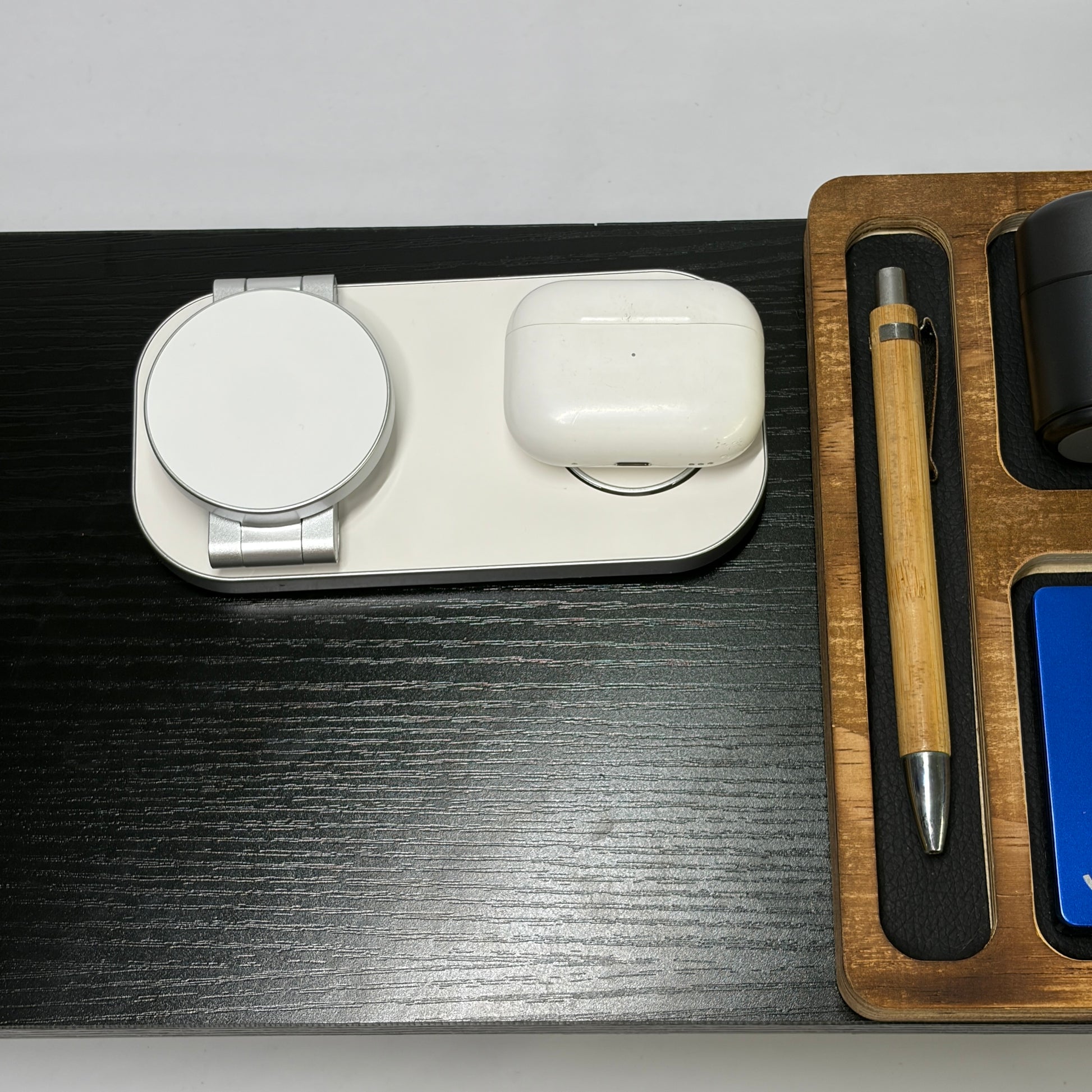 Orbit 3-in-1 magnetic charging stand by Arkaneia, photo 7