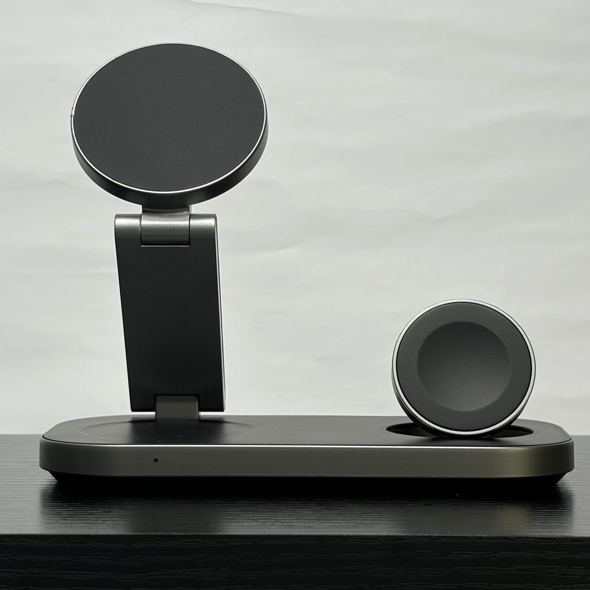 Orbit 3-in-1 magnetic charging stand by Arkaneia, photo 9